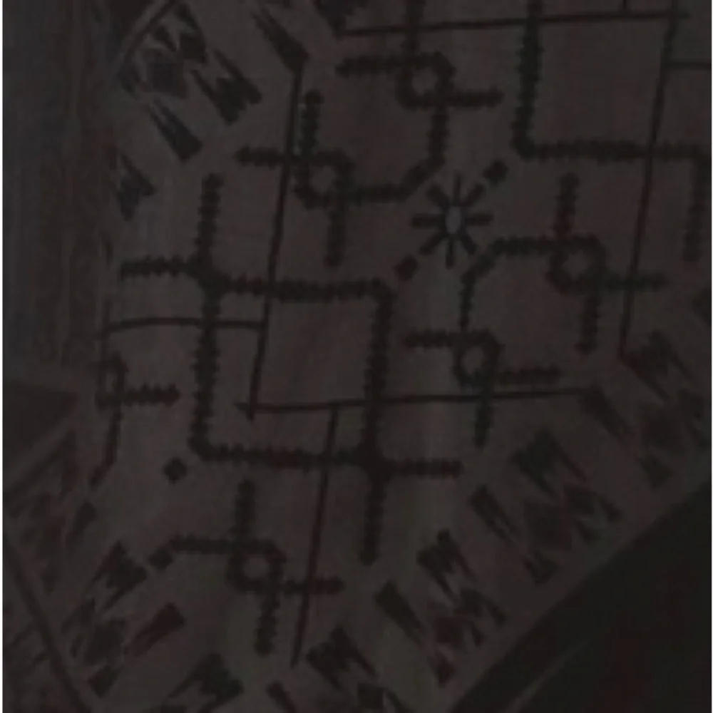 Black. Sleeveless. Slightly Plunge.Embroidered Detail. Pattern on inside. - Picture 3 of 3